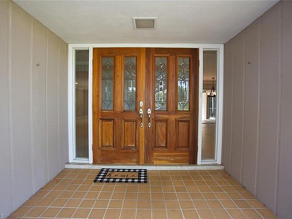 3rd image of 1336 Oaklawn Ct