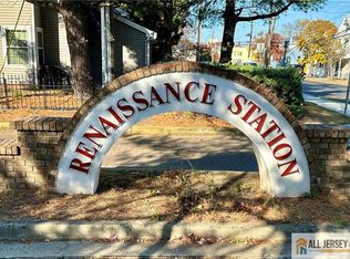 4 Renaissance Ln, New Brunswick, NJ 08901