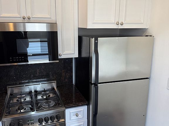 4th image of 121 6th St APT 4