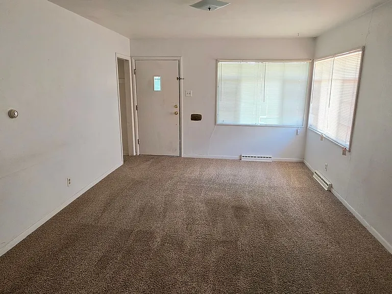 2524 N Elizabeth St — Photo 2