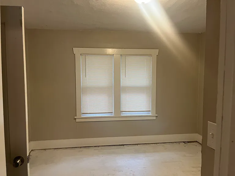 1215 SW Washburn Ave — Photo 15