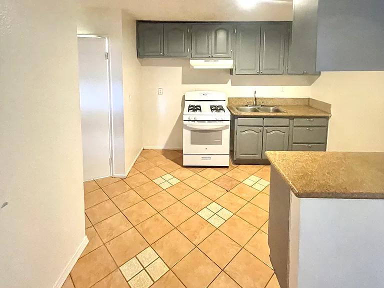 4321 Lennox Blvd #6 — Photo 2