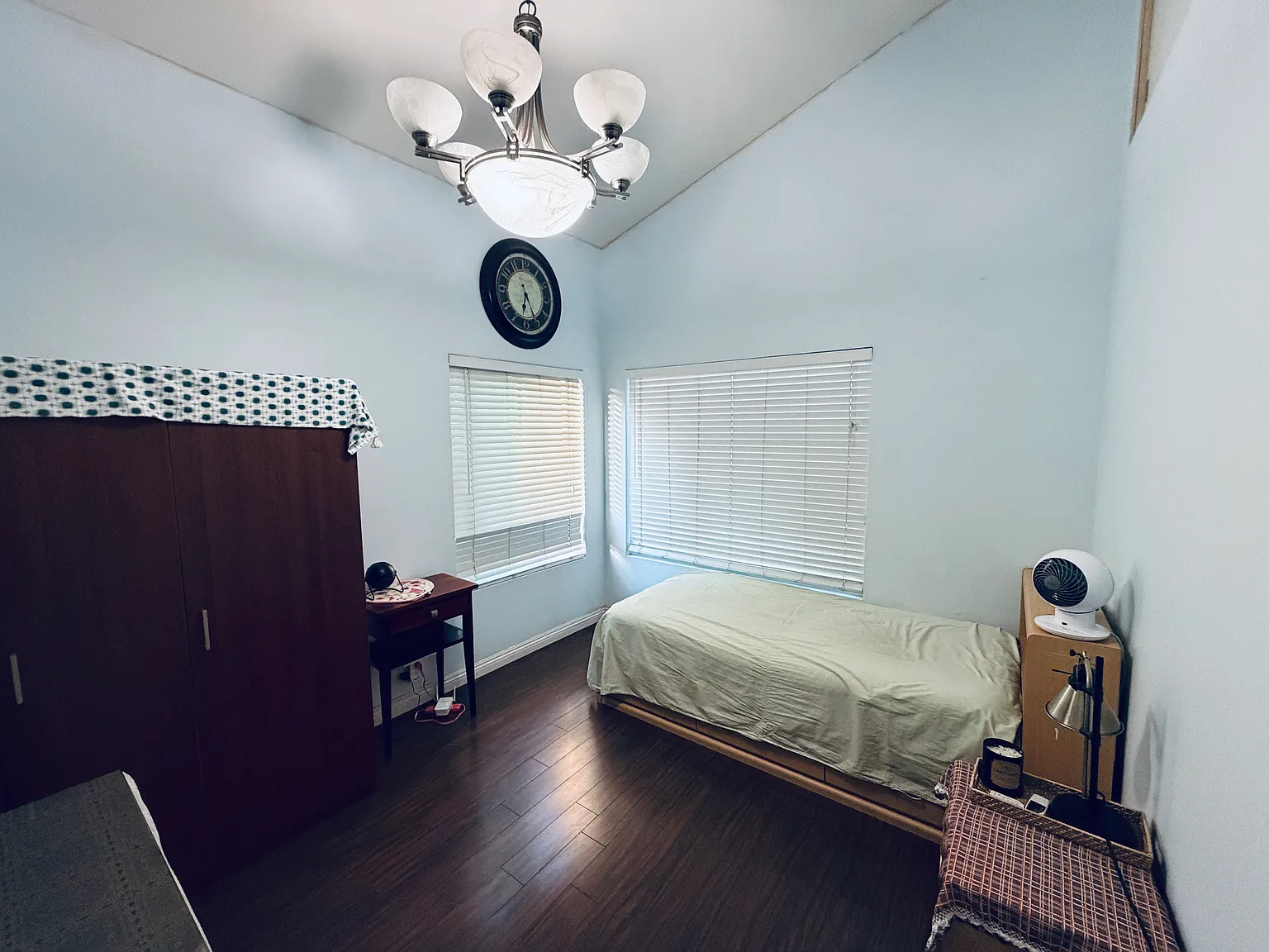 3 bed, 1685 sqft, $850 — Photo 2