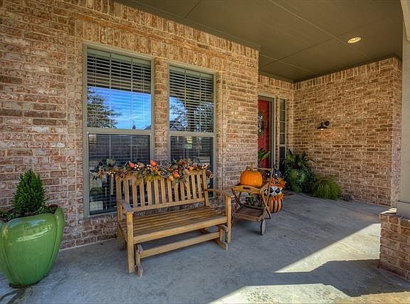 3rd image of 2714 Knightsbridge Ln