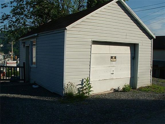 2nd image of 610 N 4th St
