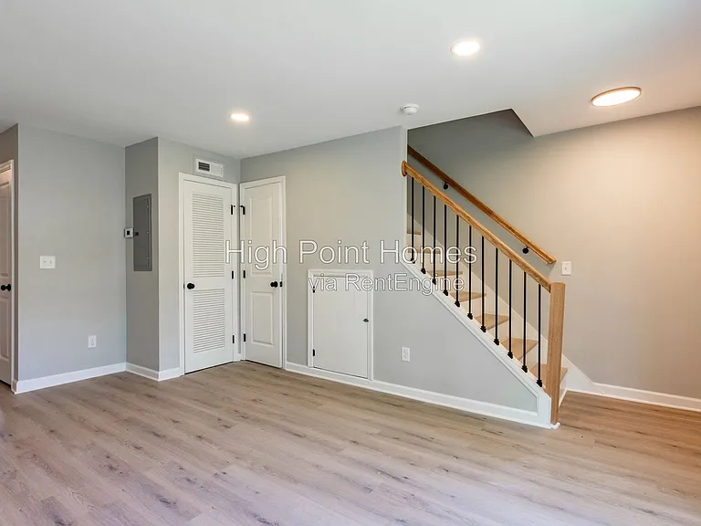 400 Gallery Ln #B-7 — Photo 16