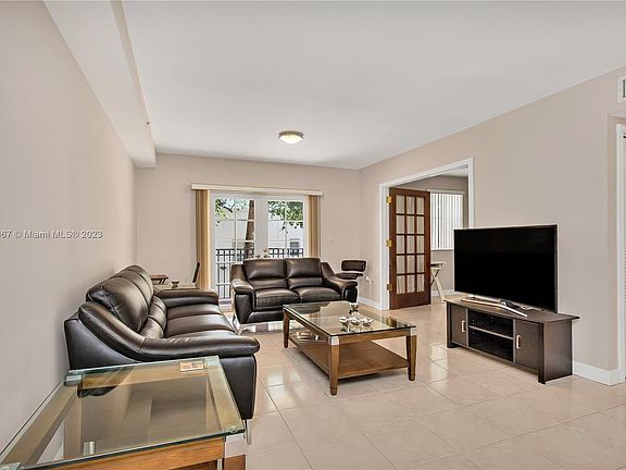 3rd image of 323 Navarre Ave APT 206