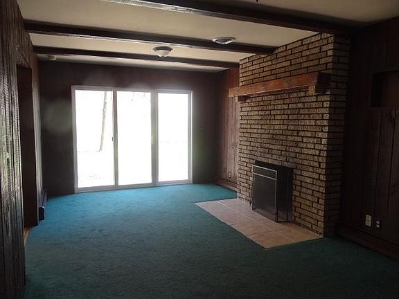 3rd image of 63426 Cliffwood Dr