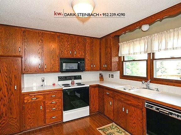 3rd image of 11102 Oak Knoll Ter N