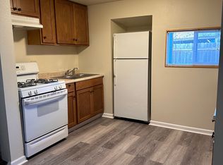 455 W Gloucester St #B, Gladstone, OR