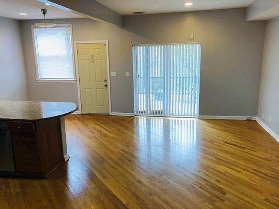 3rd image of 6135 S Vernon Ave #2N