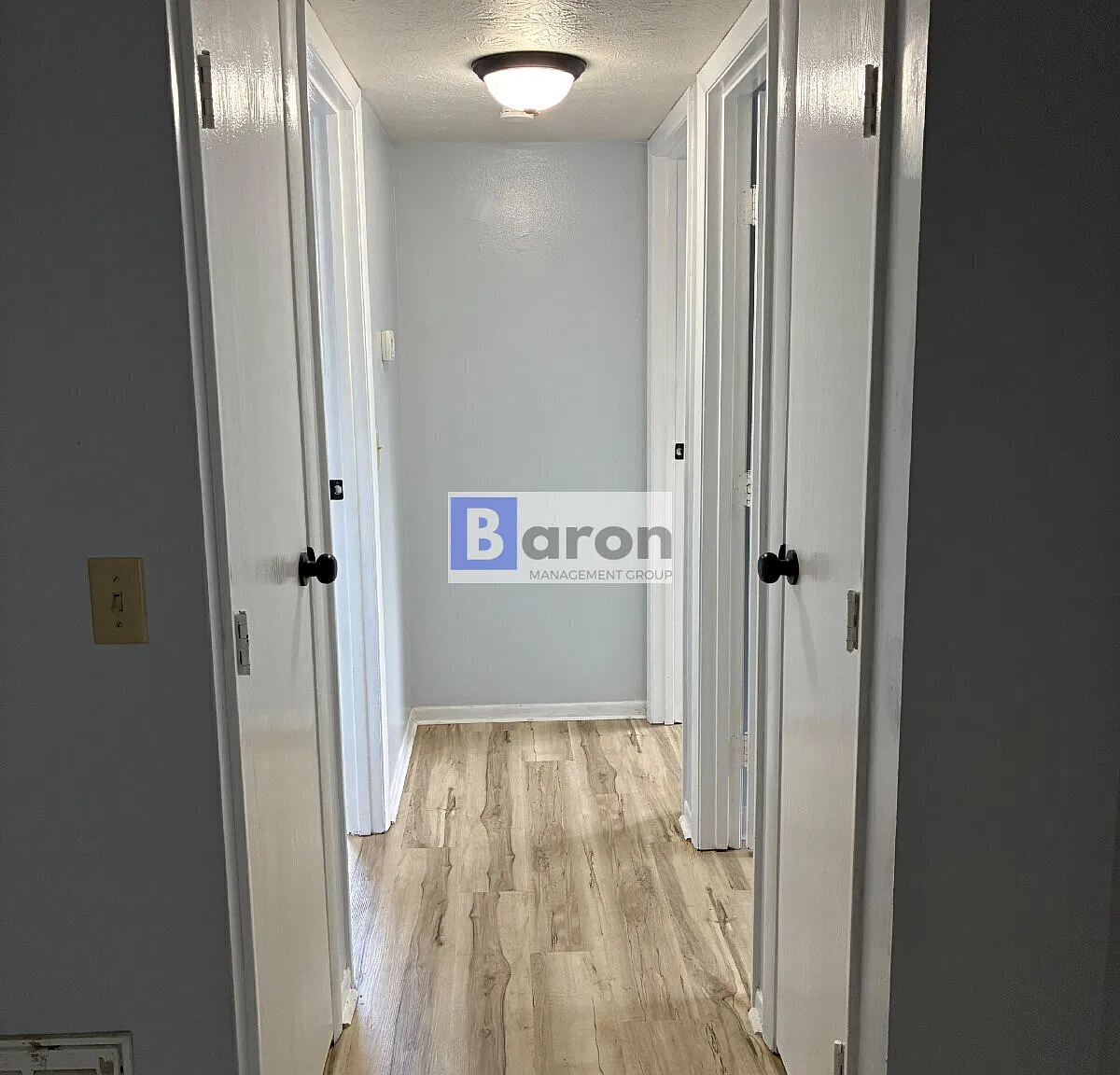 Updated 2-Bedroom Apartment Ground Level! — Photo 2