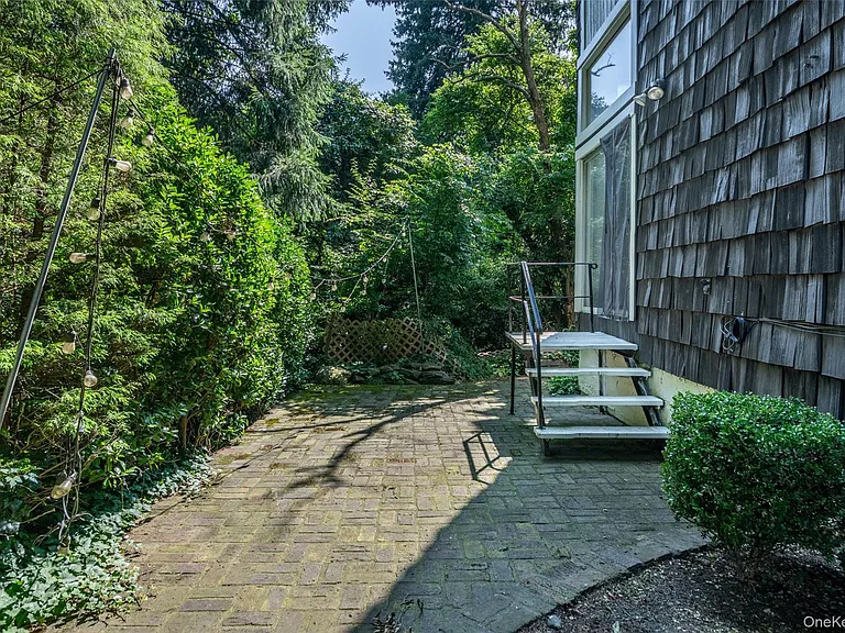 17 Edgewood Ave — Photo 35