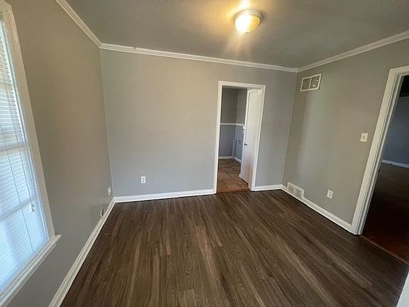 4th image of 802 Waring Rd