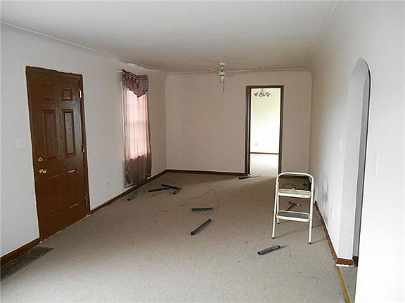 3rd image of 306 Orville Dr