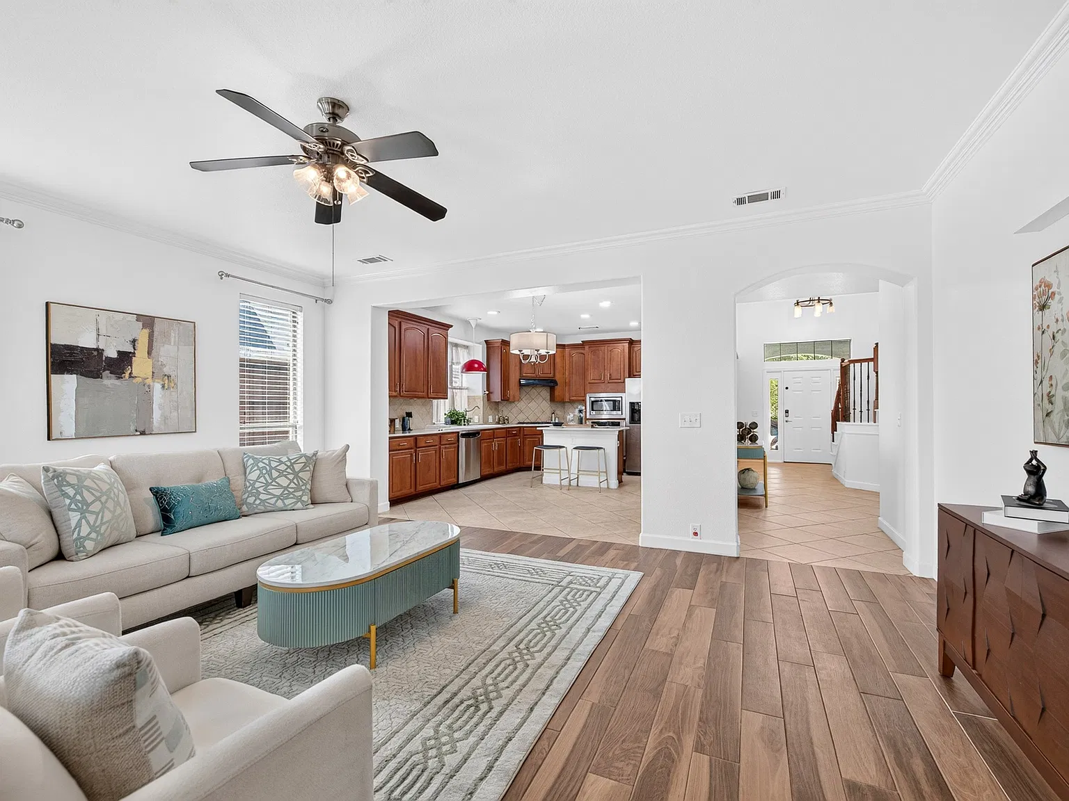 5 bed, 3147 sqft, $3,150 — Photo 3