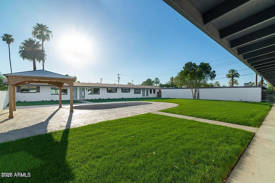 2 bed, 1.0 bath, 975 sqft, $1,895 — Photo 4