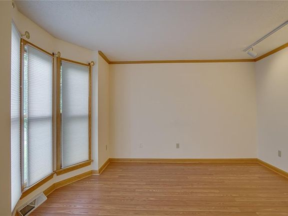 4th image of 5141 Westbury Farms Dr