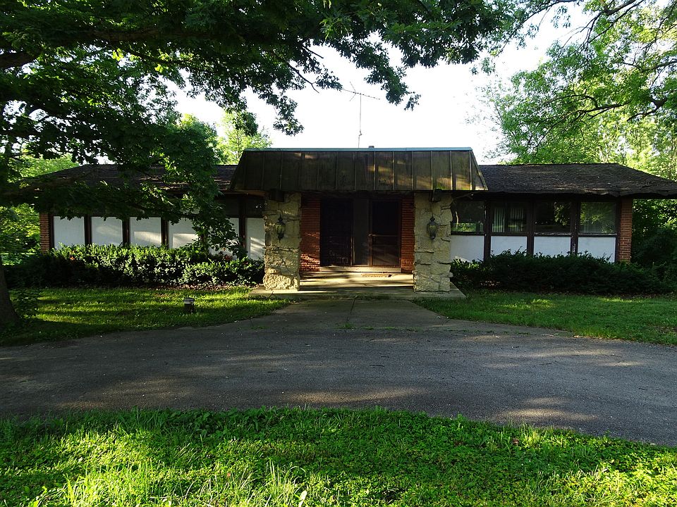 1st image of 7849 W Oakridge Dr