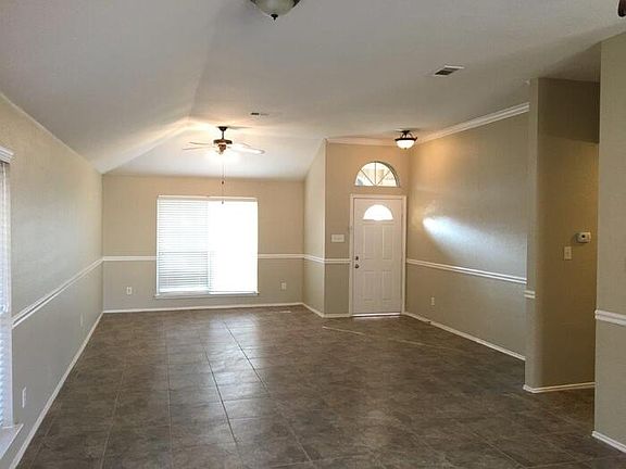 3rd image of 1232 Old Oak Dr