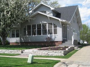 608 Peace St, Pella, IA 50219