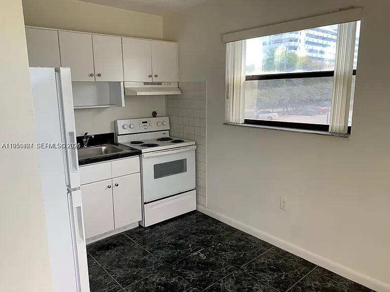 3522 NE 166th St #10 — Photo 9