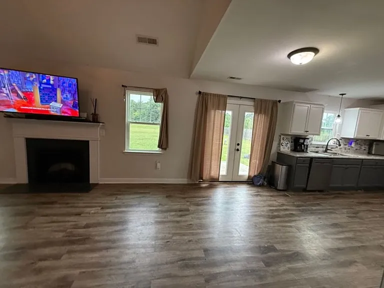 310 Murphy Dr — Photo 5