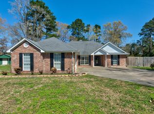 902 Abby Rd, Lufkin, TX 75904