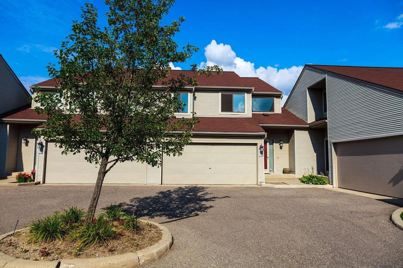 716 Eton Ct — Photo 1