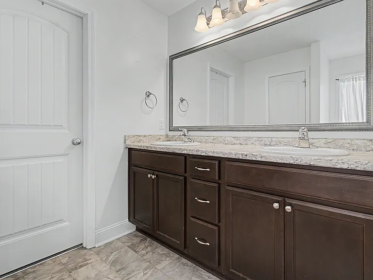 906 Rachel Ln — Photo 26