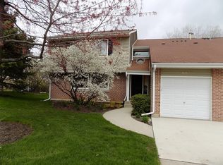 1044 Pine Tree Cir N, Buffalo Grove, IL 60089