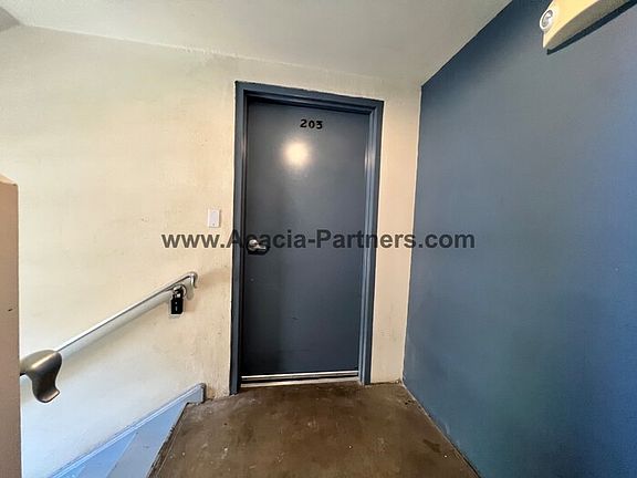 5th image of 420 S 6th Ave APT 203