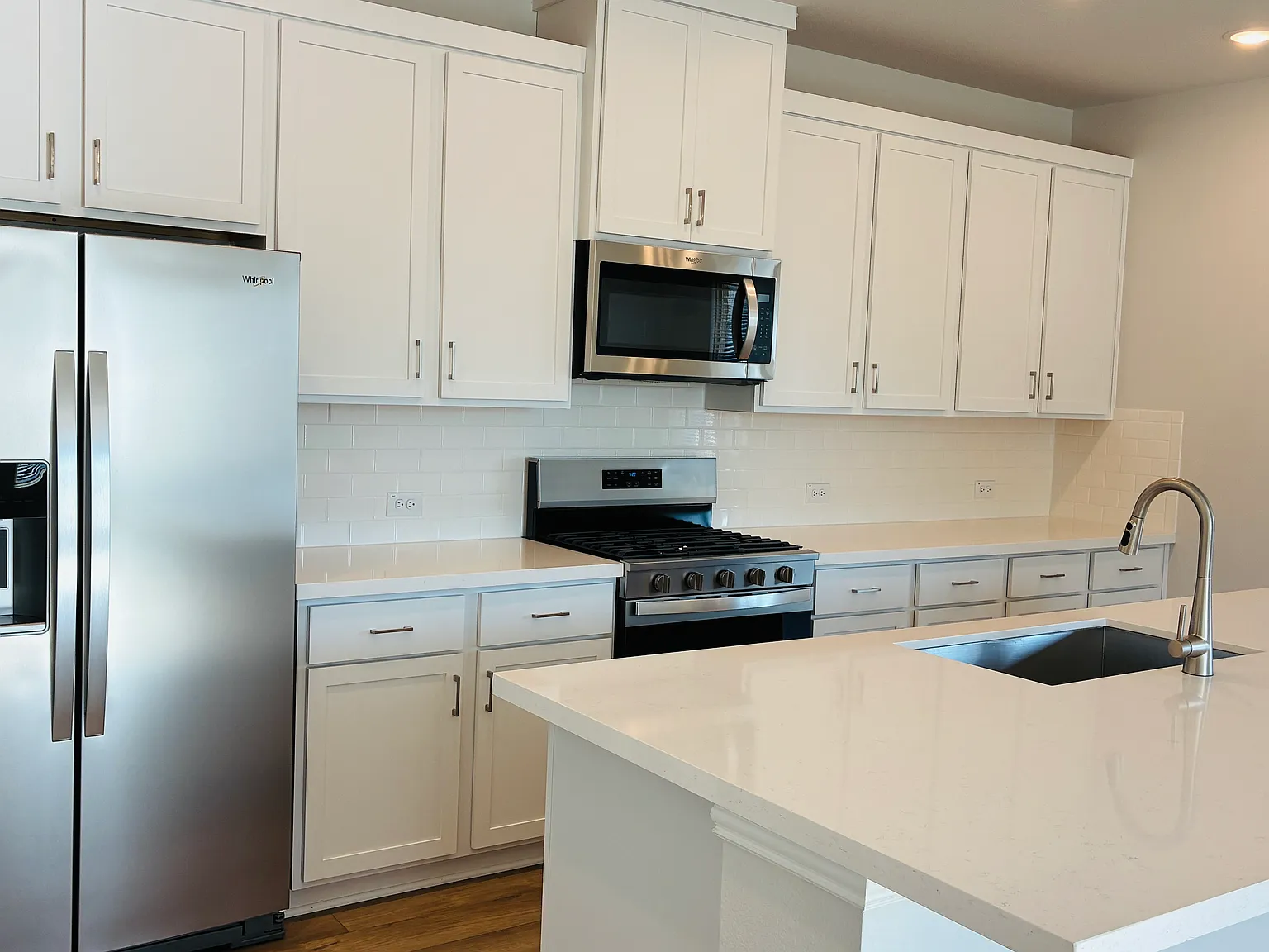 3 bed, 2032 sqft, $2,195 — Photo 3