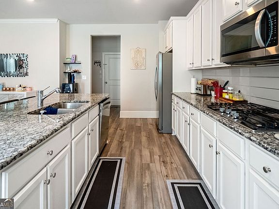 5th image of 123 Vivian Ln