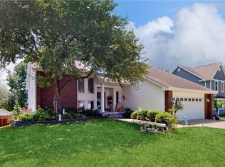 5602 Dakota Dr, West Des Moines, IA 50266
