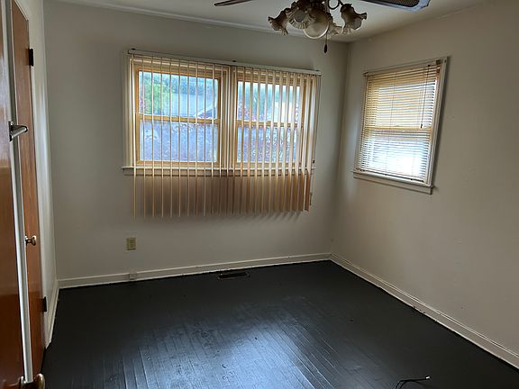 4th image of 4030 Morris St