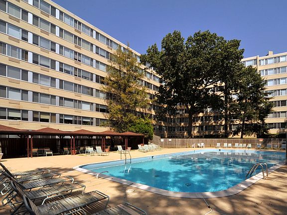 Rittenhouse Apartments large outdoor pool