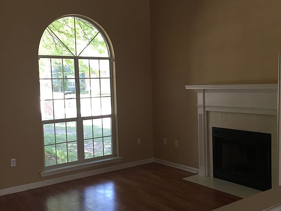 4th image of 146 Carriage Hill Dr