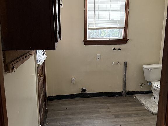 3rd image of 1519 Byron St