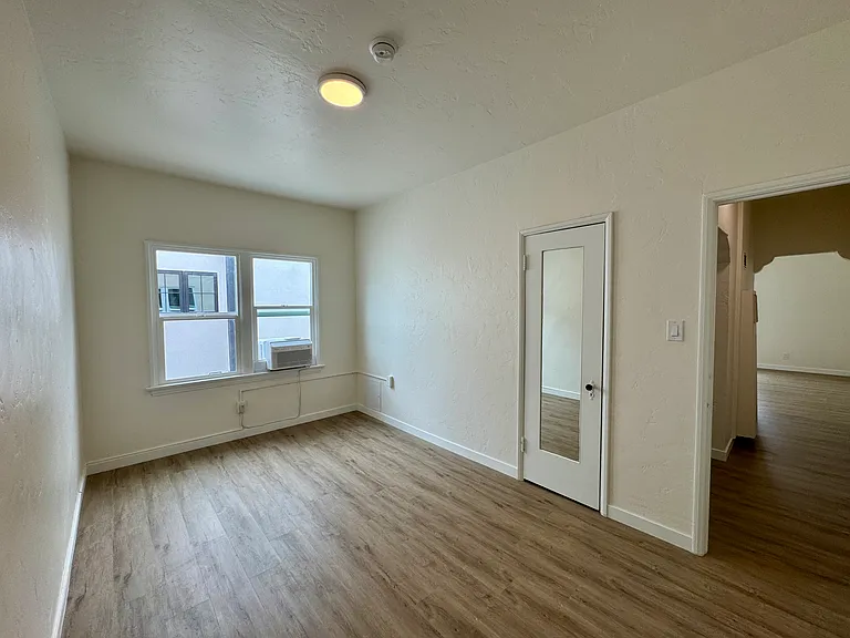 121 N La Peer Dr #6 — Photo 10