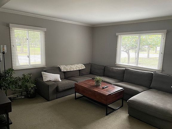 3rd image of 1 Sweetwood Ct