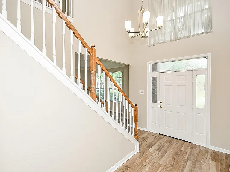 215 Windrift Ct — Photo 4