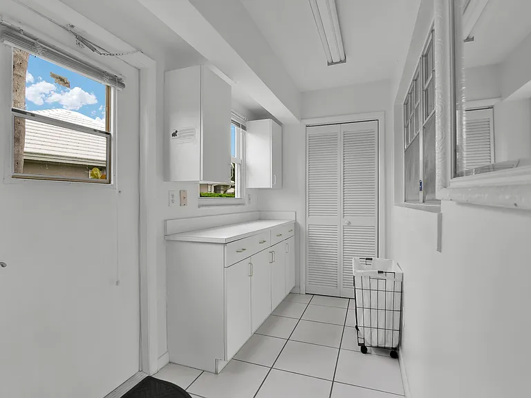 450 French Royale Cir — Photo 14