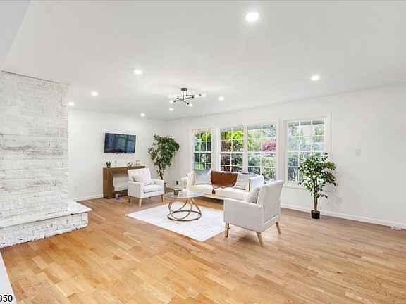 3rd image of 496 Seven Oaks Ct