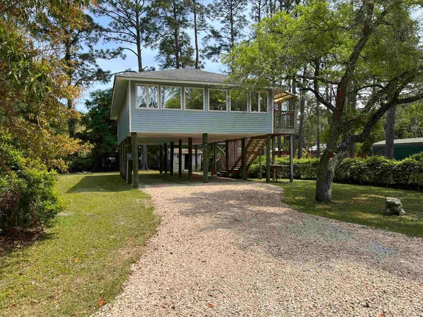 63 Suwannee Ave, Panacea, FL 32346