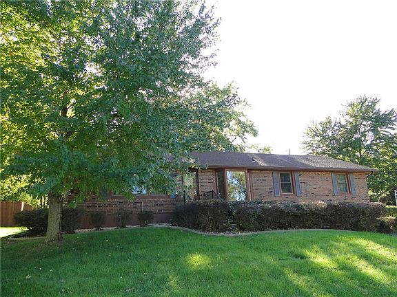 2nd image of 408 NW Fairway Dr