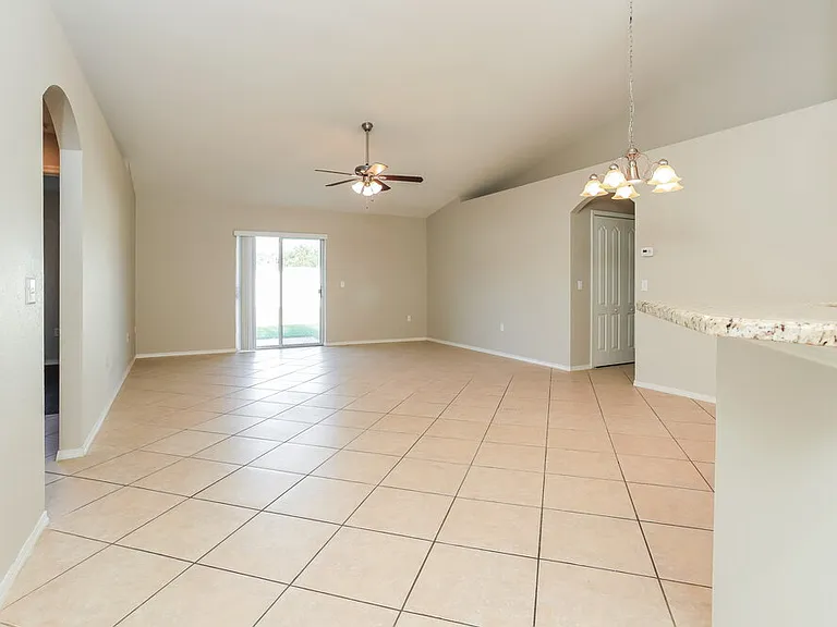727 Barrister Dr — Photo 5