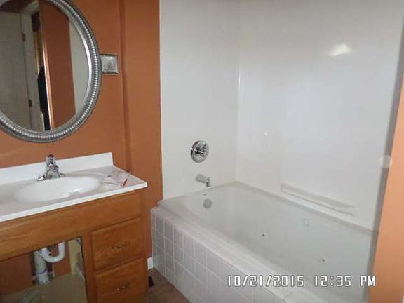3rd image of 4090 Oakridge Dr