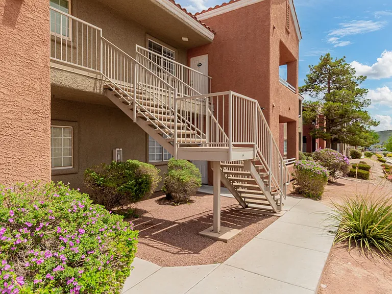 4730 E Craig Rd #32 — Photo 1
