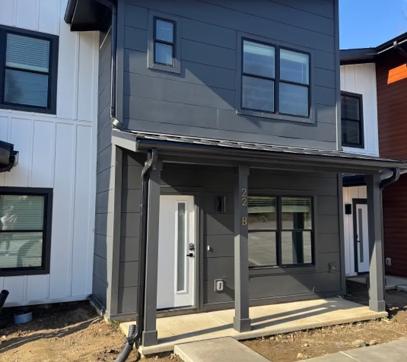 228 Kluttz Ct SW #B